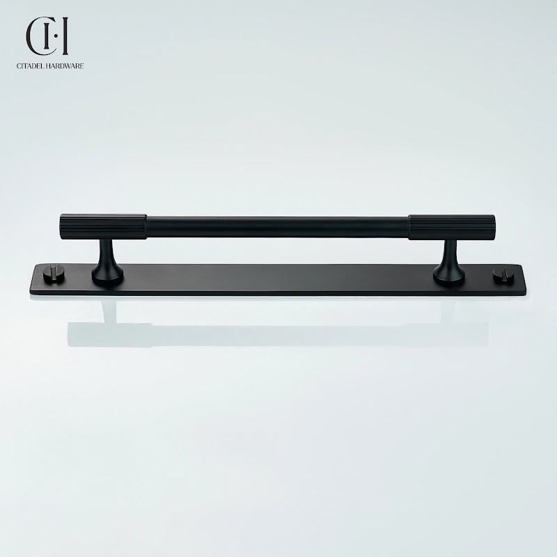 Qeld Linear Knurled Brass Cabinet Handle With Backplate – Black - View 4