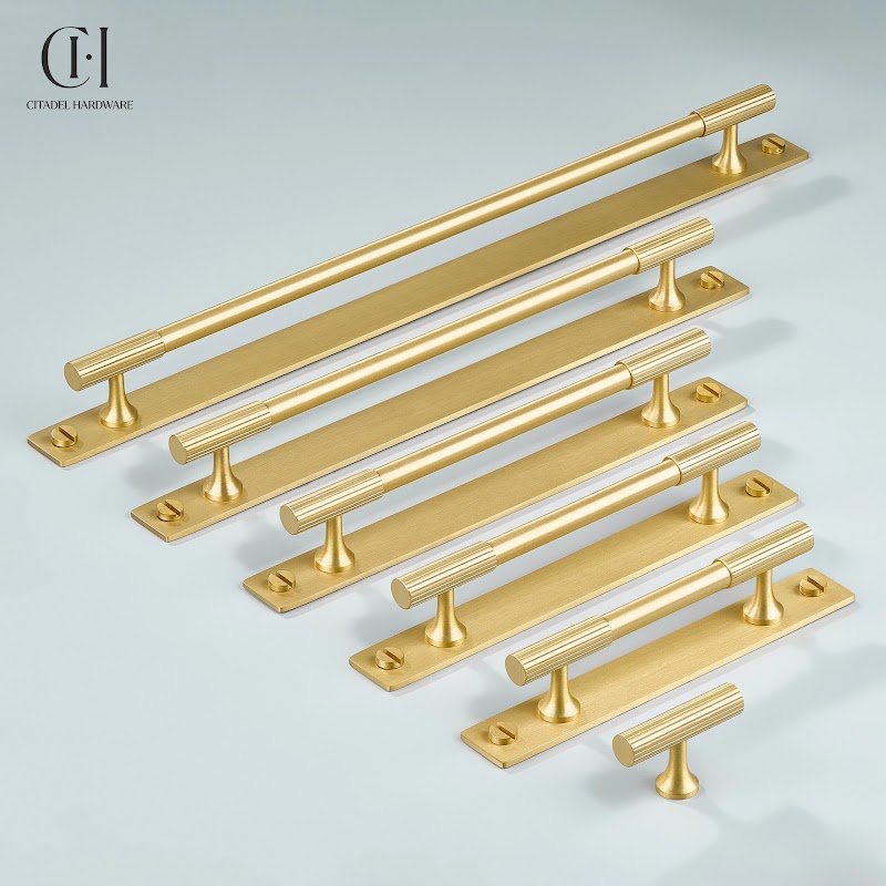 Qeld Linear Knurled Brass Cabinet Handle With Backplate – Gold - View 2