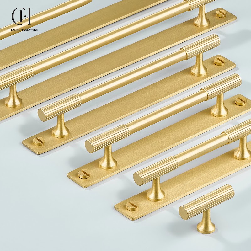Qeld Linear Knurled Brass Cabinet Handle With Backplate – Gold - View 3
