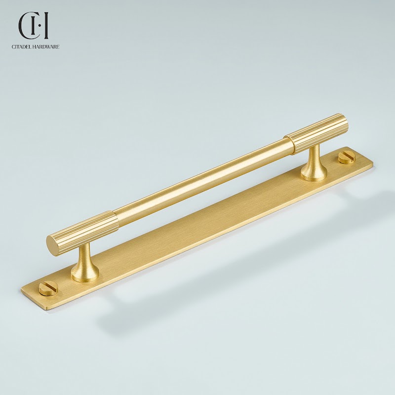 Qeld Linear Knurled Brass Cabinet Handle With Backplate – Gold - View 5
