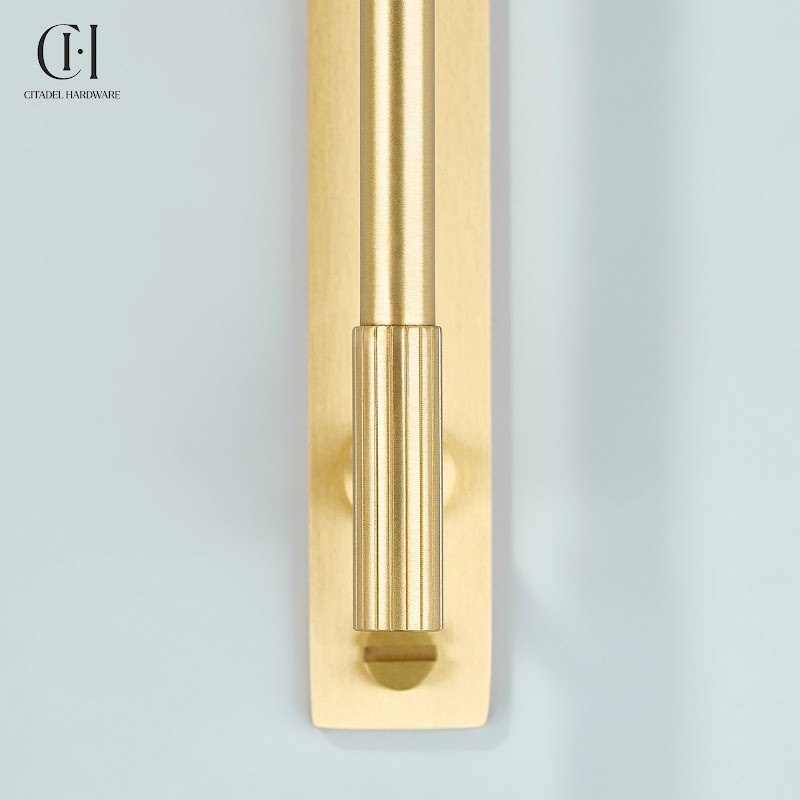 Qeld Linear Knurled Brass Cabinet Handle With Backplate – Gold - View 9
